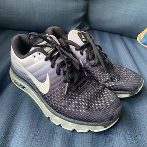 Women’s Nike 2017 Air Max: Black/White
